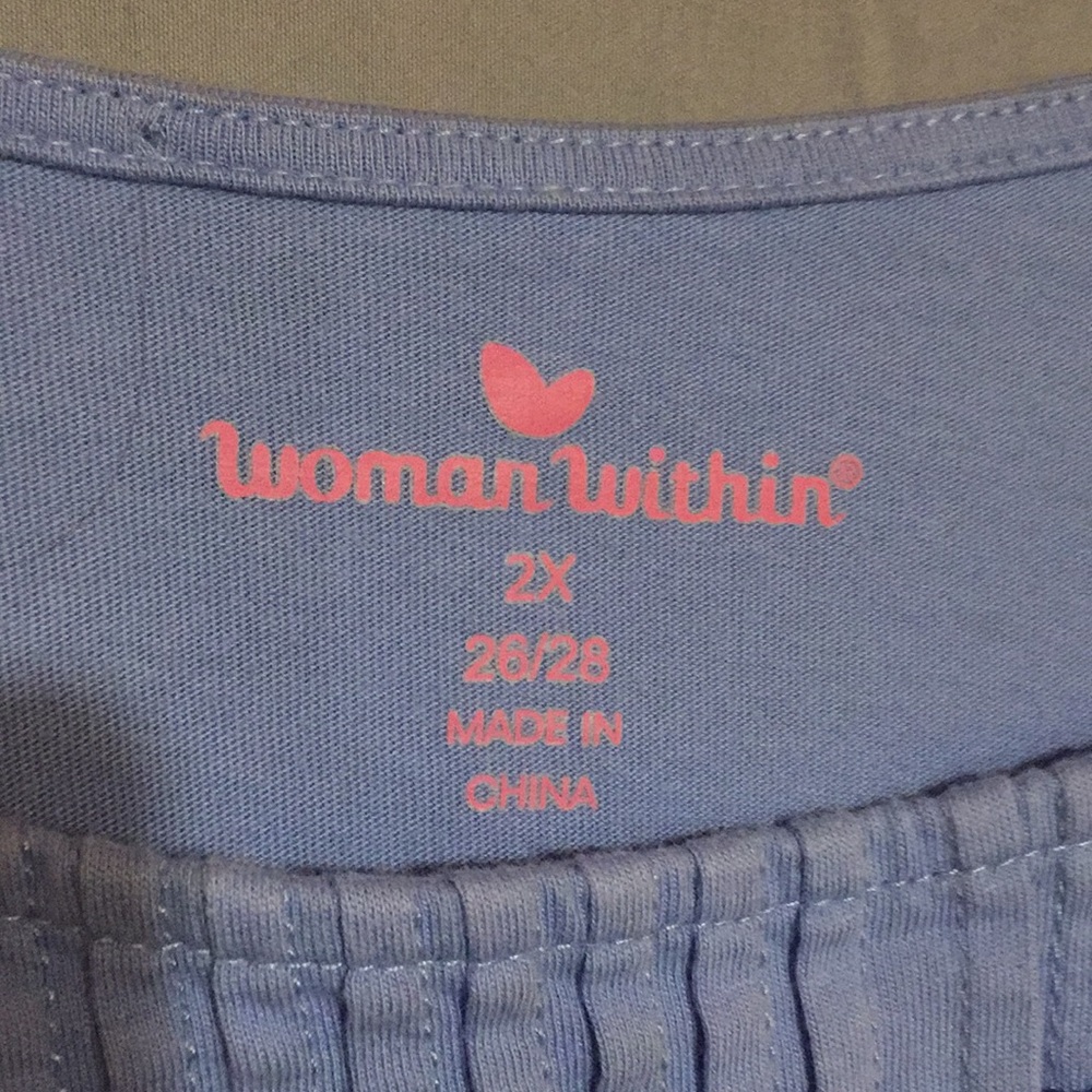 Women's beautiful plus size blouse. - Picture 2 of 7